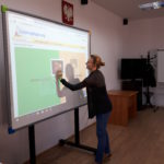 Telling fairy tales with the help of an interactive board